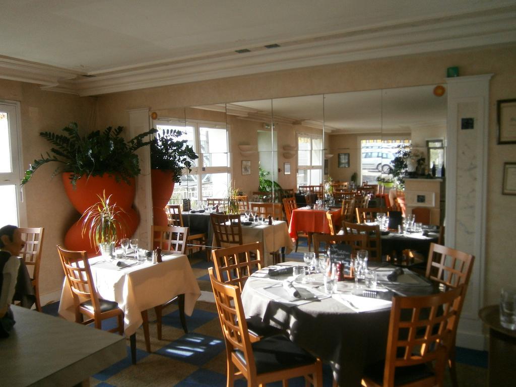 Le Petit Pecheur Hotel Saint-Florent-le-Vieil Luaran gambar